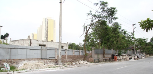 Khu trồng cây xanh đang bị chiếm dụng, sử dụng sai mục đích,... Khu trồng cây xanh đang bị chiếm dụng, sử dụng sai mục đích,...