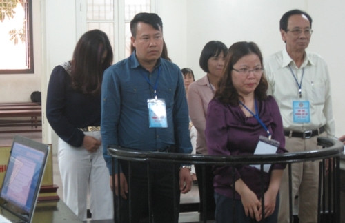 Các bị cáo tại phiên tòa ngày 28/04