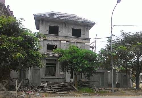 Cơ quan quản lý biết việc chủ thuê đất xây biệt thự nhưng không có biện pháp ngăn cản dứt điểm là điều nhìn thấy từ công trình này. Ảnh: Phan Thiên