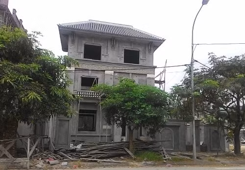 Cơ quan quản lý biết việc chủ thuê đất xây biệt thự nhưng không có biện pháp ngăn cản dứt điểm là điều nhìn thấy từ công trình này. Ảnh: Phan Thiên