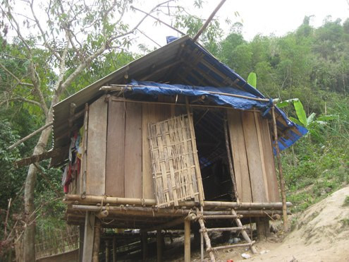 Căn lán nhỏ của ba chị em Đòa. Ảnh: Hoàng Phương. Căn lán nhỏ của ba chị em Đòa. Ảnh: Hoàng Phương.