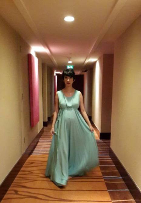 Xuân Lan chọn cho mình chiếc đầm xanh nhẹ nhàng. Xuân Lan chọn cho mình chiếc đầm xanh nhẹ nhàng.