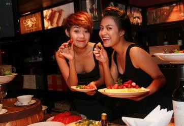 Minh Hằng nhí nhảnh trong ngày sinh của bạn.