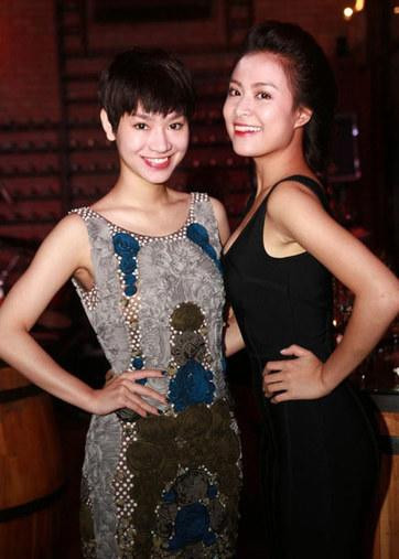 Trà My Idol tới chung vui với Hoàng Thùy Linh.