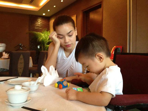 "Subeo chỉ thích nói nhẹ - y như mẹ", Hồ Ngọc Hà chia sẻ về cậu con trai. "Subeo chỉ thích nói nhẹ - y như mẹ", Hồ Ngọc Hà chia sẻ về cậu con trai.