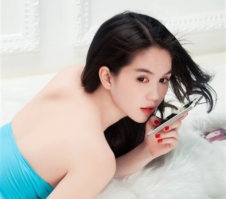 Rất nhiều sao trong showbiz chọn Lý Nhã Kỳ, Ngọc Trinh, Kathy Uyên thường xuyên sử dụng tin nhắn thoại để liên lạc với người thân của mình. Rất nhiều sao trong showbiz chọn Lý Nhã Kỳ, Ngọc Trinh, Kathy Uyên thường xuyên sử dụng tin nhắn thoại để liên lạc với người thân của mình.