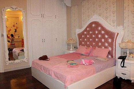 Căn phòng riêng rộng khoảng 80m2 của Bảo Tiên được trang trí như trong cổ tích với tông màu chính là hồng.