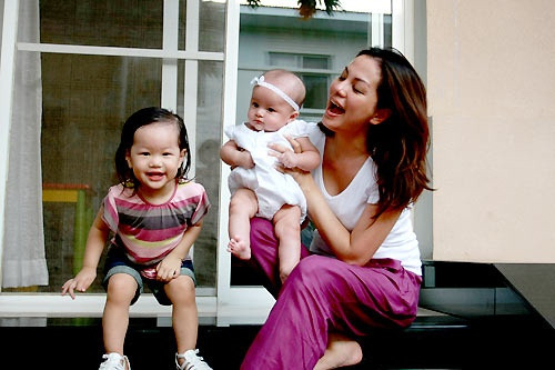 Hiện tại, Ngọc Thúy đang sống cùng hai con gái bên Mỹ. Hiện tại, Ngọc Thúy đang sống cùng hai con gái bên Mỹ.