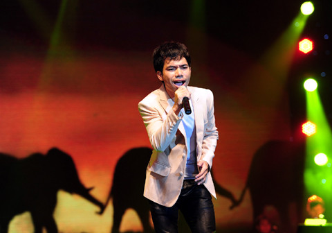 Với phần thể hiện vô cùng xuất sắc của mình tại đêm Liveshow tháng 8, Yasuy đã nhanh chóng vượt qua đàn chị Thu Minh. Với phần thể hiện vô cùng xuất sắc của mình tại đêm Liveshow tháng 8, Yasuy đã nhanh chóng vượt qua đàn chị Thu Minh.