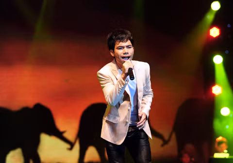 Với phần thể hiện vô cùng xuất sắc của mình tại đêm Liveshow tháng 8, Yasuy đã nhanh chóng vượt qua đàn chị Thu Minh.