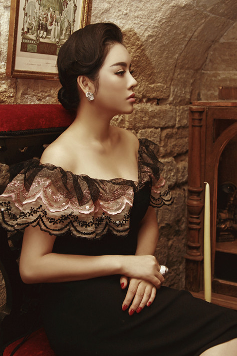 Đây là một trong những mẫu thiết kế nằm trong BST Xuân Hè 2013 của NTK tài danh