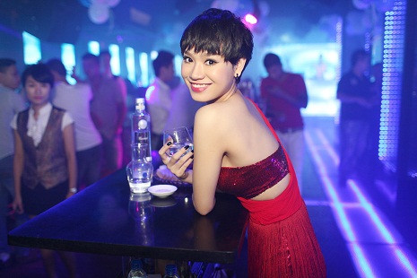 Cô không ngần ngại tạo dáng... Cô không ngần ngại tạo dáng...