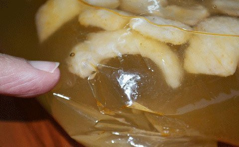 Hình ảnh đỉa trong bim bim YoYo đã xuất hiện từ tháng 10/2012.