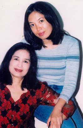 NSND Trà Giang và con gái.