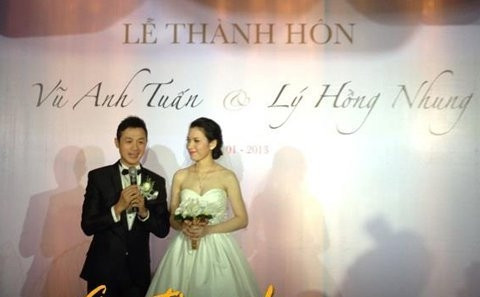 Đây là lần thứ 2 chàng biên tập viên kiêm MC Anh Tuấn (tên thật là Vũ Anh Tuấn), sinh năm 1974 lập gia đình. Trước đó, anh đã từng có cuộc hôn nhân với người vợ nước ngoài và có hai cậu con trai kháu khỉnh. Đây là lần thứ 2 chàng biên tập viên kiêm MC Anh Tuấn (tên thật là Vũ Anh Tuấn), sinh năm 1974 lập gia đình. Trước đó, anh đã từng có cuộc hôn nhân với người vợ nước ngoài và có hai cậu con trai kháu khỉnh.