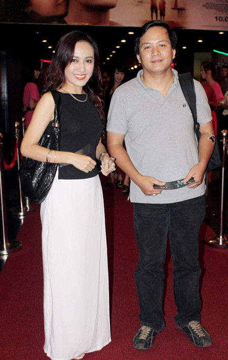 Là người kín tiếng trong chuyện tình cảm, biên tập viên Hoài Anh ít khi đề cập đến vấn đề riêng tư trên mặt báo. Tuy nhiên, trong buổi ra mắt phim Giao lộ định mệnh tại rạp Megastar Hà Nội, cô đã đi cùng ông xã. Hoài Anh không tiết lộ nhiều về chồng nhưng cô luôn cười tươi trước ống kính. Là người kín tiếng trong chuyện tình cảm, biên tập viên Hoài Anh ít khi đề cập đến vấn đề riêng tư trên mặt báo. Tuy nhiên, trong buổi ra mắt phim Giao lộ định mệnh tại rạp Megastar Hà Nội, cô đã đi cùng ông xã. Hoài Anh không tiết lộ nhiều về chồng nhưng cô luôn cười tươi trước ống kính.