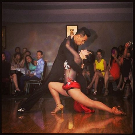 ... khiến khán giả "bỏng mắt" trước màn trình diễn của cô. ... khiến khán giả "bỏng mắt" trước màn trình diễn của cô.