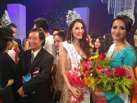 Quế Vân rạng rỡ trong đêm đăng quang.