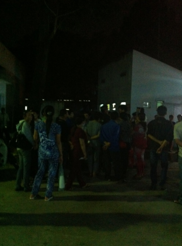 Người nhà nạn nhân thất thần sau cái chết của người thân. Người nhà nạn nhân thất thần sau cái chết của người thân.