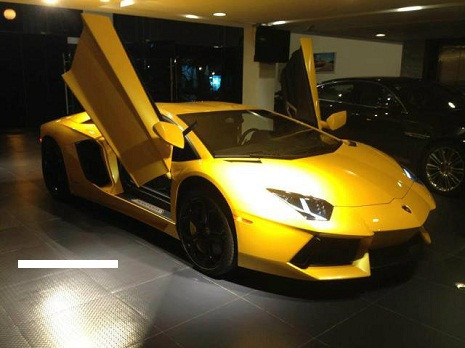 Chiếc Lamborghini Aventador màu vàng đầu tiên về Việt Nam của Cường Đô La. Chiếc Lamborghini Aventador màu vàng đầu tiên về Việt Nam của Cường Đô La.
