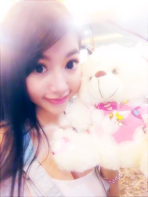 Những món quà chứa đựng tình cảm của fan được Elly Trần trân trọng. Những món quà chứa đựng tình cảm của fan được Elly Trần trân trọng.