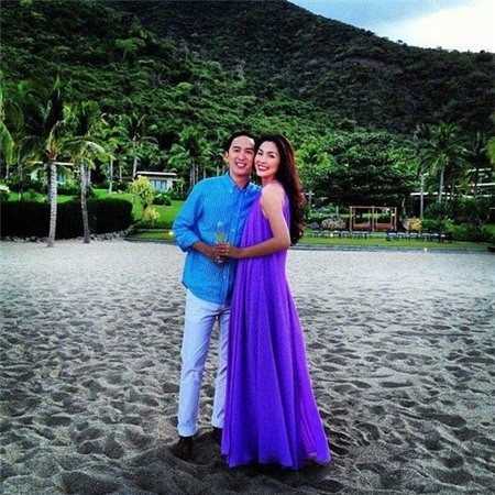 Tăng Thanh Hà khoe nụ cười rạng rỡ bên chồng khi cả hai cùng đi du lịch ở nước ngoài. Tăng Thanh Hà khoe nụ cười rạng rỡ bên chồng khi cả hai cùng đi du lịch ở nước ngoài.