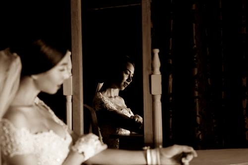 Tuy nhiên, với hình ảnh cô dâu đằm thắm này, Đinh Ngọc Diệp mang đến sự nhẹ nhàng, cuốn hút lạ thường. Tuy nhiên, với hình ảnh cô dâu đằm thắm này, Đinh Ngọc Diệp mang đến sự nhẹ nhàng, cuốn hút lạ thường.