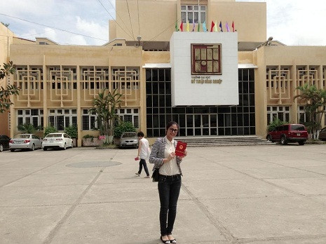 "Xúc động như ngày mới vào trường....thế mà đã 7 năm rồi..", Ngọc Hân chia sẻ.