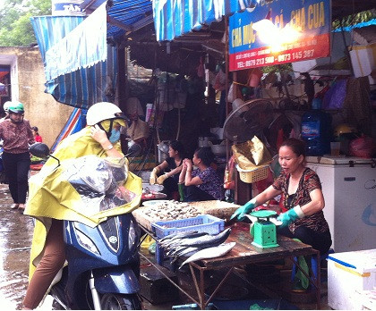 Các mặt hàng thủy hải sản đồng loạt tăng giá.