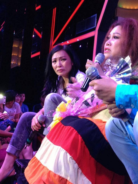 Giọt nước mắt của người em Phương Thanh cùng rơi.