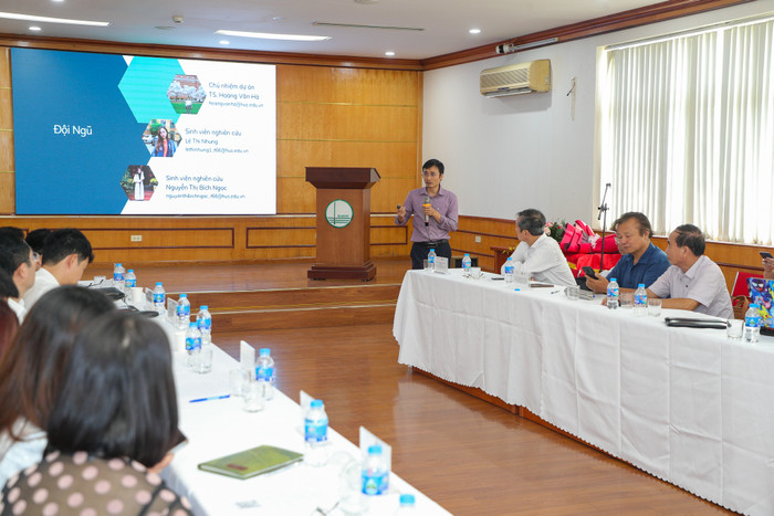 Tiến sĩ Hoàng Văn Hà, Khoa Hoá học, Trường Đại học Khoa học Tự nhiên, Đại học Quốc gia Hà Nội. Ảnh: vnu.edu.vn. VNU - Ket noi NKH, NCN voi DN (CSK) (60).jpg