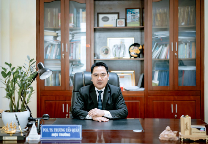 Phó Giáo sư, Tiến sĩ Trương Tấn Quân, Hiệu trưởng Trường Đại học Kinh tế (Đại học Huế). Ảnh: NVCC. PGS TS Trương Tấn Quân.jpg
