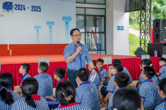 Thầy Nguyễn Gia Việt - Hiệu trưởng Trường Tiểu học, Trung học cơ sở và Trung học phổ thông Albert Einstein (Hà Tĩnh). Ảnh: NVCC. Thầy Nguyễn Gia Việt HT Albert Einstein .jpg