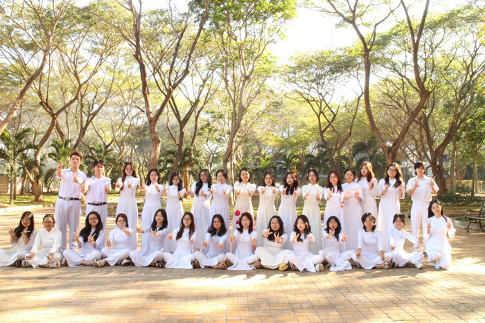 Cô Đỗ Thị Thúy Dương cùng các bạn học sinh Trường Trung học phổ thông Chuyên Lê Quý Đôn, Bà Rịa - Vũng Tàu (ảnh: NVCC) Cô Đỗ Thị Thúy Dương cùng các bạn học sinh Trường Trung học phổ thông Chuyên Lê Quý Đôn, Bà Rịa - Vũng Tàu (ảnh: NVCC)