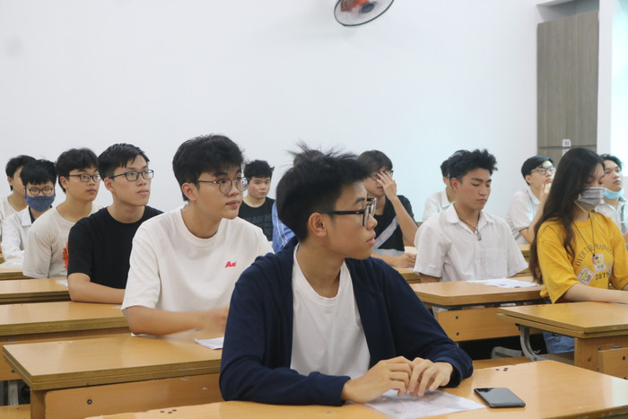 Kì thi tốt nghiệp trung học phổ thông 2025 sẽ bám sát chương trình giáo dục phổ thông 2018 (ảnh minh họa: Doãn Nhàn) IMG_3513.JPG