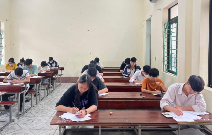 Học sinh Trường Trung học phổ thông Hùng Vương, Phú Thọ trong giờ kiểm tra môn Toán (ảnh: NVCC) z5529402261948_48affff8b69d536b541ba6be66b75fb1.jpg