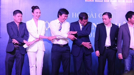 Là một nữ doanh nhân trẻ, thành đạt cô rất nhiệt tình tham gia các hoạt động của các hội doanh nhân. Trong tháng 8 vừa qua, cô cùng các doanh nhân trẻ Việt Nam tham gia hội nghị toàn cầu của Liên đoàn lãnh đạo và Doanh Nhân Trẻ JCI tại Nhật Bản. Là một nữ doanh nhân trẻ, thành đạt cô rất nhiệt tình tham gia các hoạt động của các hội doanh nhân. Trong tháng 8 vừa qua, cô cùng các doanh nhân trẻ Việt Nam tham gia hội nghị toàn cầu của Liên đoàn lãnh đạo và Doanh Nhân Trẻ JCI tại Nhật Bản.