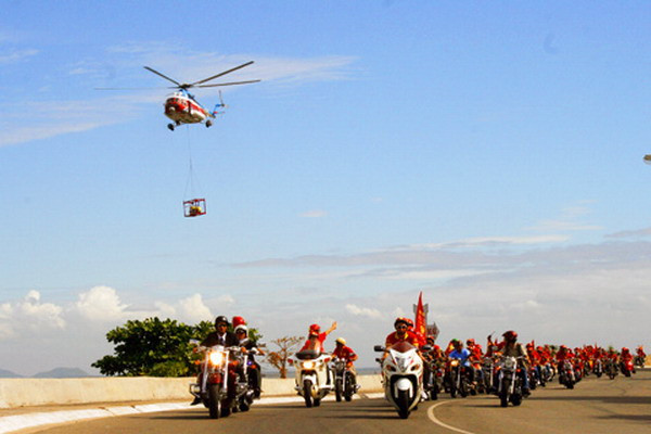 Chiếc motor của Công Motor và đoàn xe gây xôn xao dư luận một thời. Chiếc motor của Công Motor và đoàn xe gây xôn xao dư luận một thời.