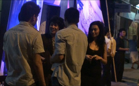 Và trò chuyện với bạn bè.