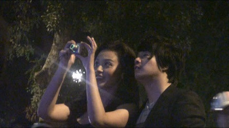 Ngày 6/5/2011, Thanh Bùi bị bắt gặp khi cũng bạn gái tới một quán bar ở Hà Nội.