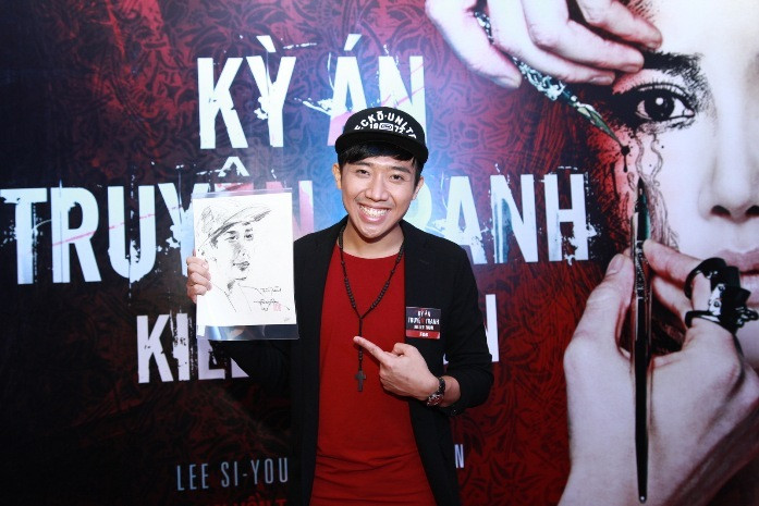 Và khoe bức chân dung sau khi được hoàn tất.