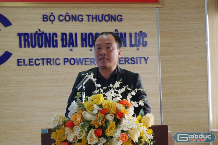 Tiến sĩ Trịnh Văn Toàn, Trưởng phòng đào tạo, Trường Đại học Điện Lực. Tiến sĩ Trịnh Văn Toàn, Trưởng phòng đào tạo, Trường Đại học Điện Lực.