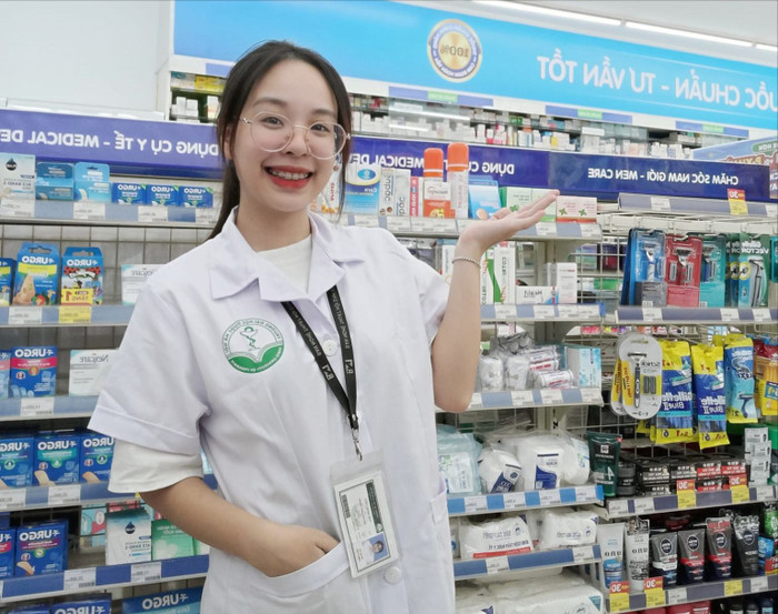 Bạn Nguyễn Thuỳ Trang, sinh viên năm cuối ngành Dược học, Trường Đại học Dược Hà Nội. Ảnh: NVCC sv thu trang.jpg