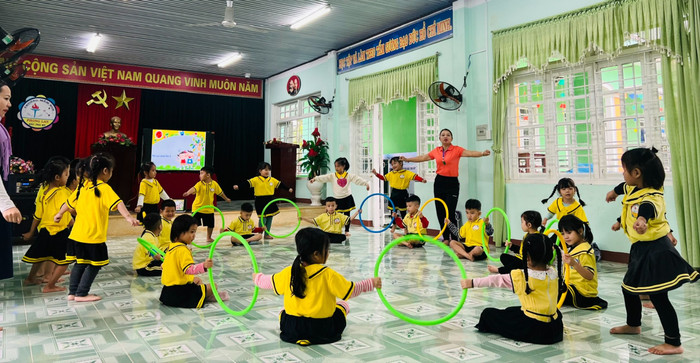 Hoạt động phát triển thể chất cho trẻ mầm non tại huyện Bắc Trà My. Ảnh: NVCC. Hoạt động phát triển thể chất.jpg