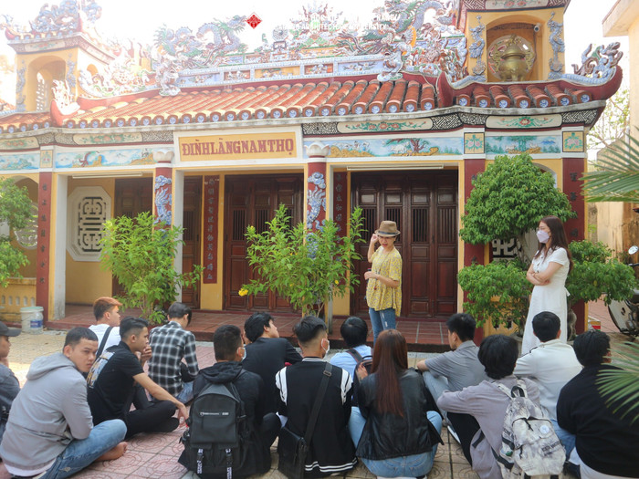 Sinh viên ngành Quy hoạch vùng và đô thị, Trường Đại học Kiến trúc Đà Nẵng tham gia khảo sát thực tế phục vụ môn học tại làng chài Nam Thọ - Thọ Quang. Ảnh: NTCC. Sinh viên ngành Quy hoạch vùng và đô thị, Trường Đại học Kiến trúc Đà Nẵng tham gia khảo sát thực tế phục vụ môn học tại làng chài Nam Thọ - Thọ Quang. Ảnh: NTCC.