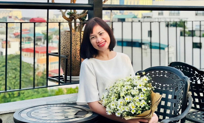 Cô Trần Huyền, giáo viên Trường Trung học phổ thông Lý Thường Kiệt (Long Biên, Hà Nội). Ảnh: NVCC. co huyen.JPG