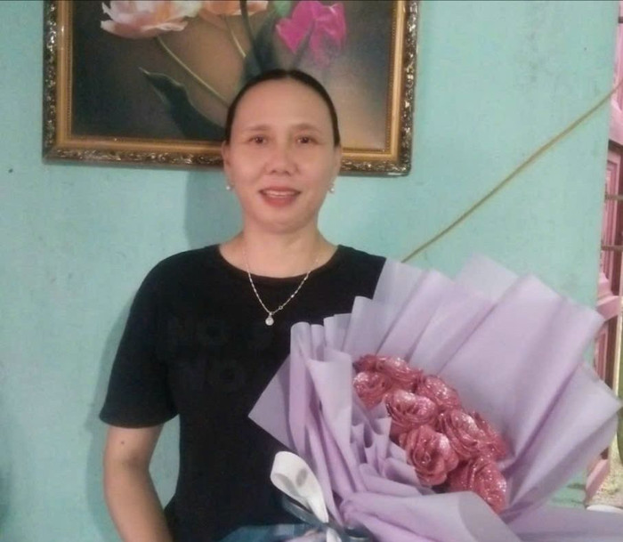 Chị Tô Thị Nguyệt, mẹ nữ sinh Tô Thị Diệu có hoàn cảnh khó khăn ở huyện Quảng Xương, tỉnh Thanh Hóa. Ảnh: NVCC. mẹ Diệu.jpg