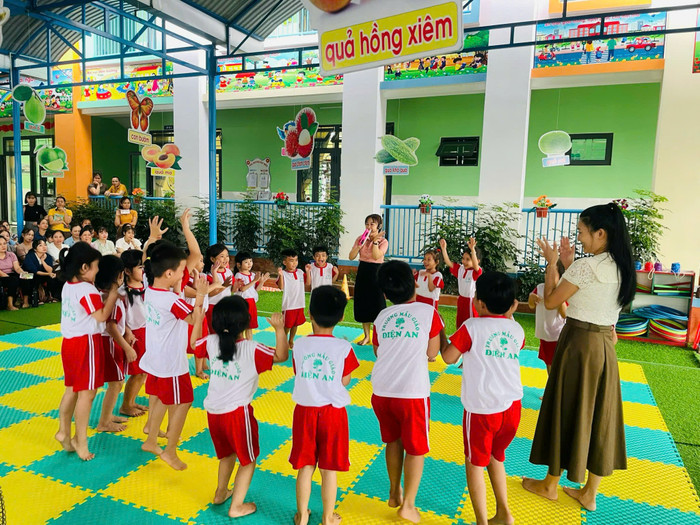 Hoạt động dạy và học của cô trò Trường Mẫu giáo Điện An, thị xã Điện Bàn, tỉnh Quảng Nam. Ảnh: Trưởng Phòng Giáo dục và Đào tạo thị xã Điện Bàn cung cấp giao vien biet phai 2.jpg