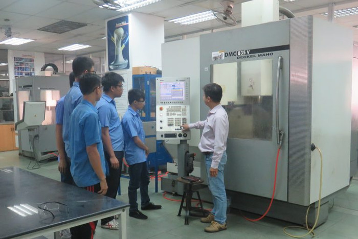 Sinh viên Trường Đại học Công nghiệp Thành phố Hồ Chí Minh thực hành môn học. Ảnh: website trường. Sinh viên Trường Đại học Công nghiệp Thành phố Hồ Chí Minh thực hành môn học. Ảnh: website trường.