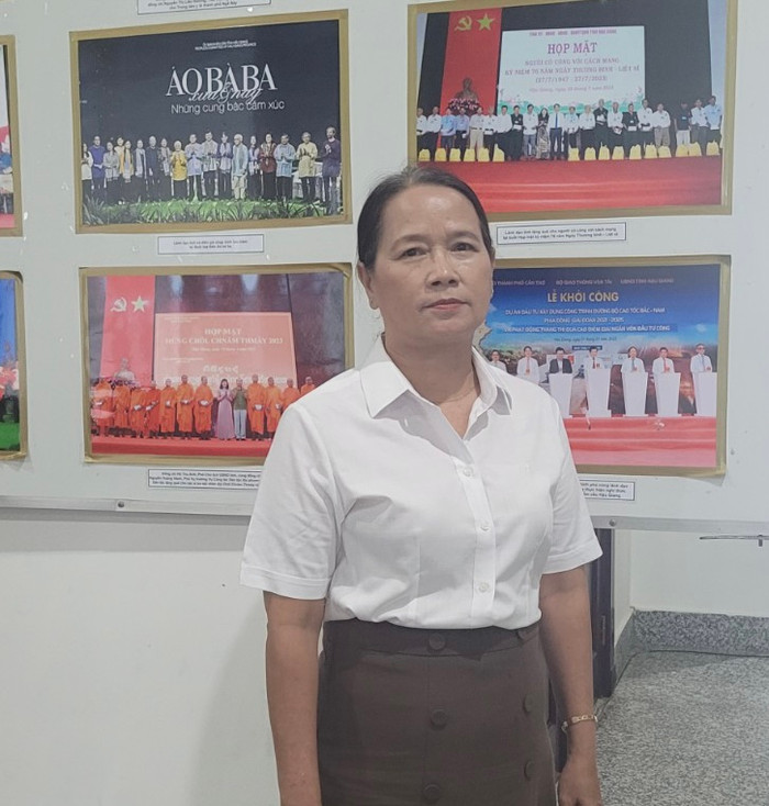 Cô Võ Việt Oanh, Bí thư chi bộ, Hiệu trưởng Trường Tiểu học Long Thành 1, huyện Phụng Hiệp, tỉnh Hậu Giang. Ảnh: NVCC. co oanh.jpg